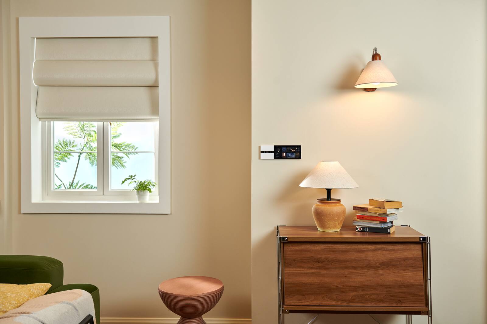 Aqara display control panel in a smart home