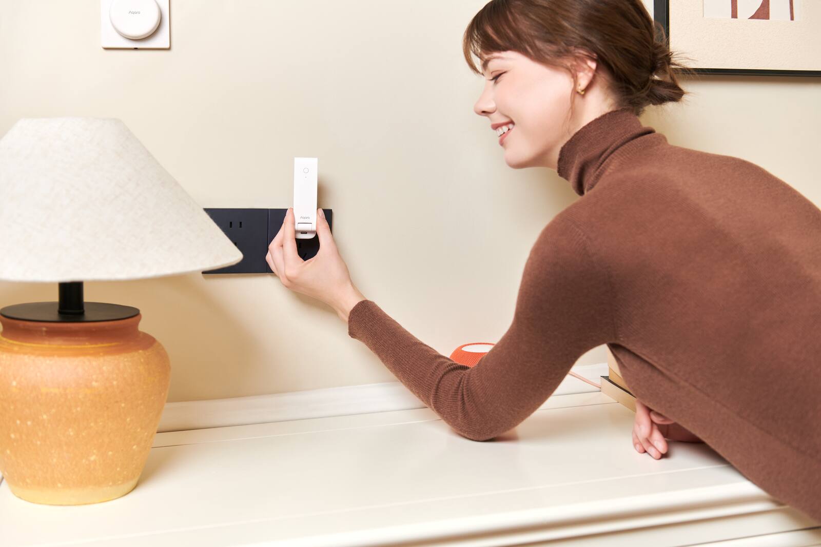 Aqara hub connected in a bedroom smart home