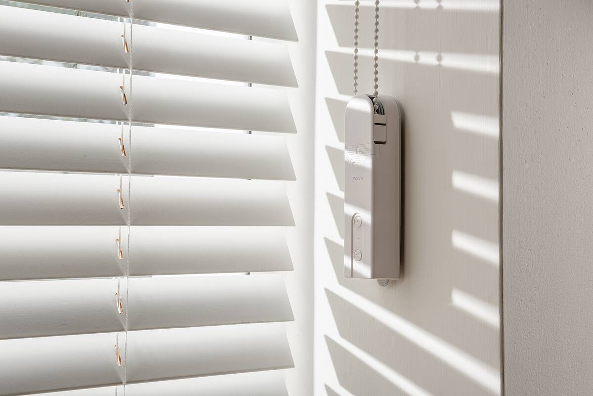 Aqara roller shade driver installed beside a blind chain