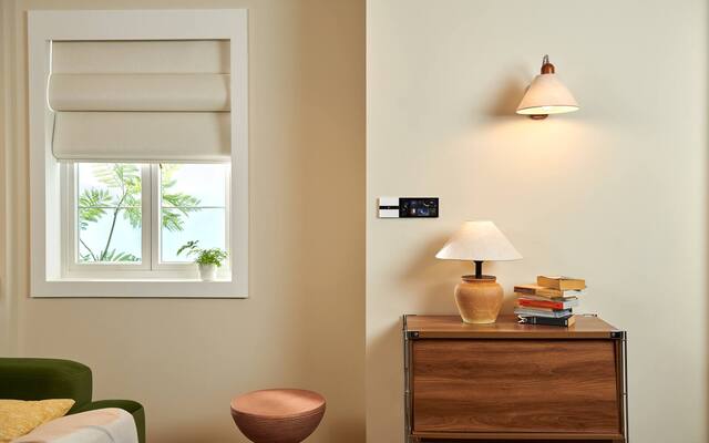 Aqara display control panel in a smart home