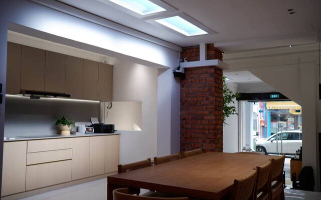 Cove, cabinet and artificial skylight lighting in a Singapore smart lighting showroom