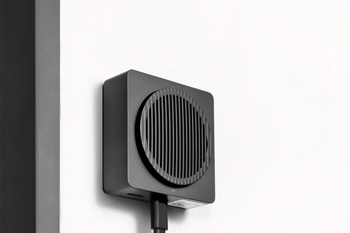 Aqara G4 indoor chime repeater plugged into USB-C power