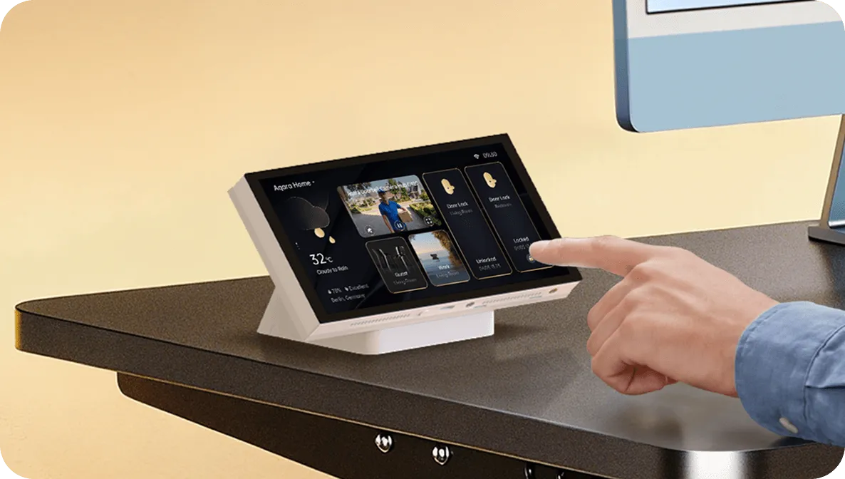 Aqara Panel Hub S1 Plus Desktop Version displaying an Aqara video doorbell live view beside room controls