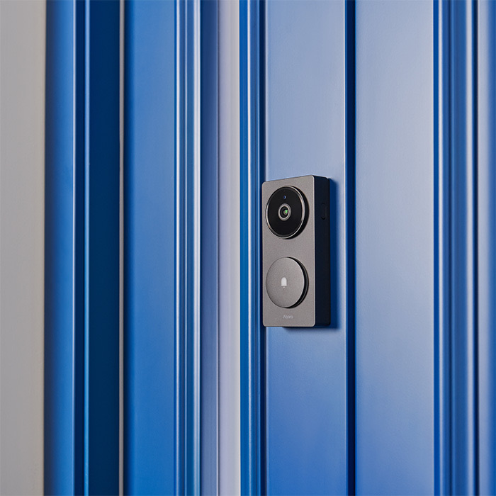 Aqara Video Doorbell G410 mounted beside a deep-blue panelled front door